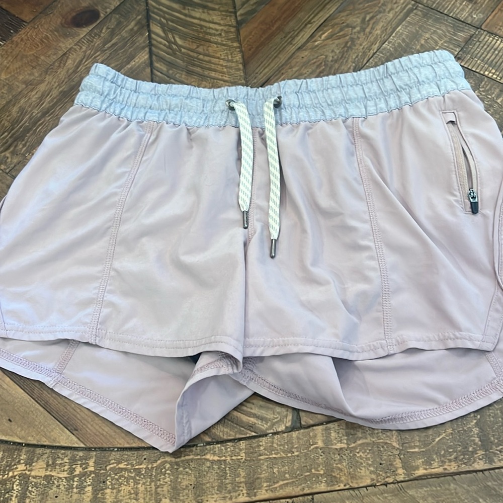 Vuori shorts size Medium